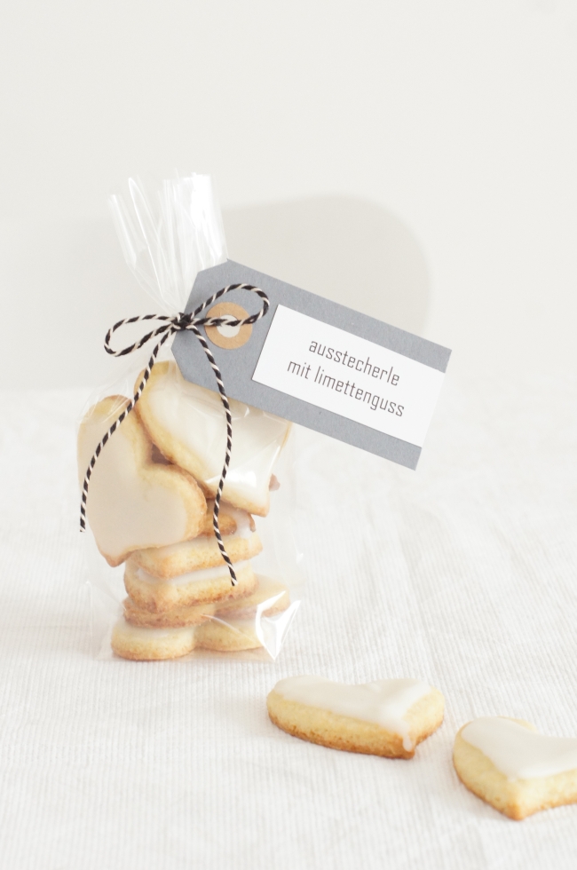 Ausstecherle mit Limettenguss Ausstecherle mit Limettenguss